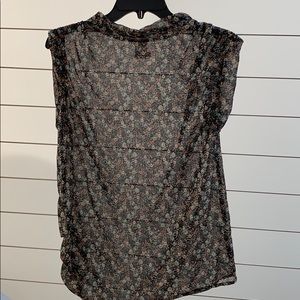 Floral print sleeveless blouse